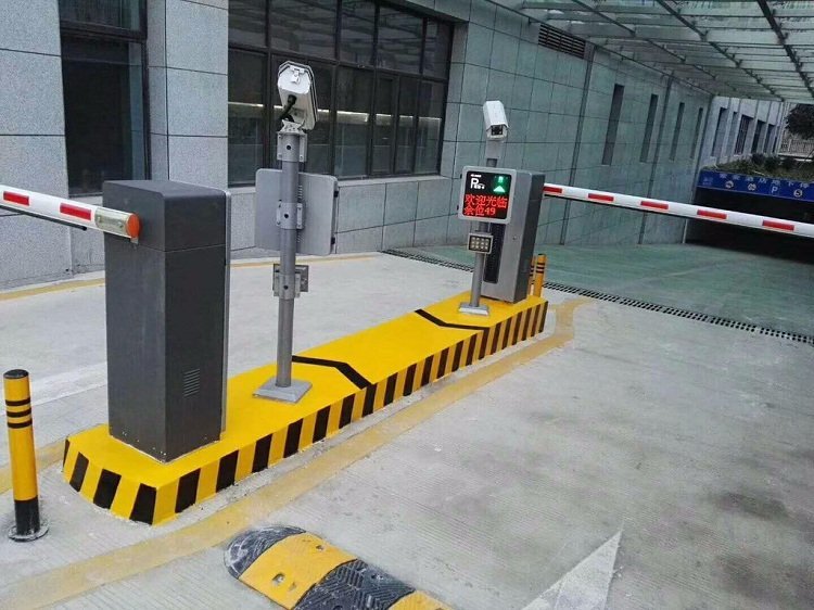 某小区地下停车场道闸